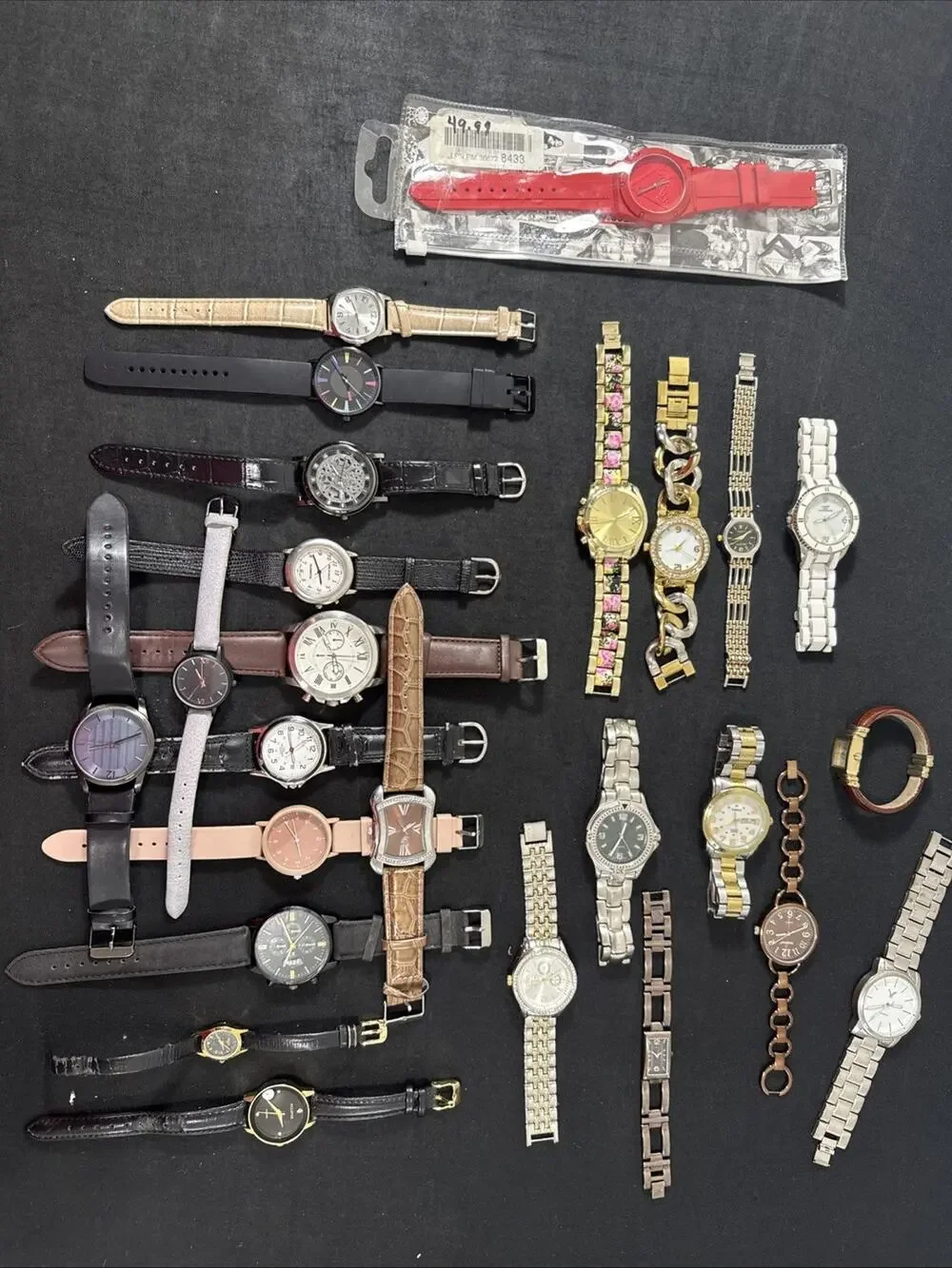 (A5)Bulk Lot Of 25 Watches Vintage And Modern Running On New Batteries!